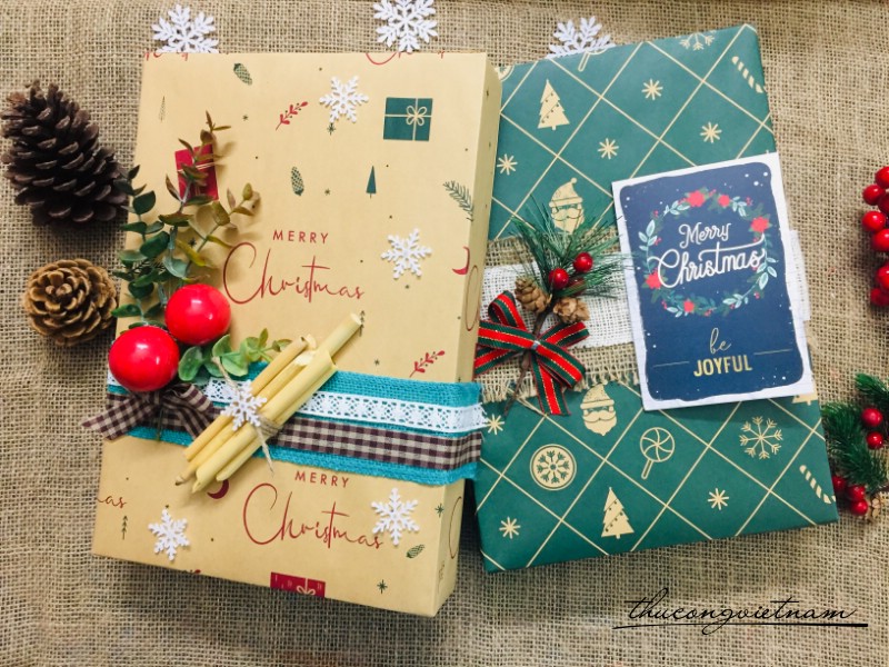 Set 2 Hộp Quà To Gói Sẵn Phong Cách Giáng Sinh (23*32*5cm) - Mẫu 7